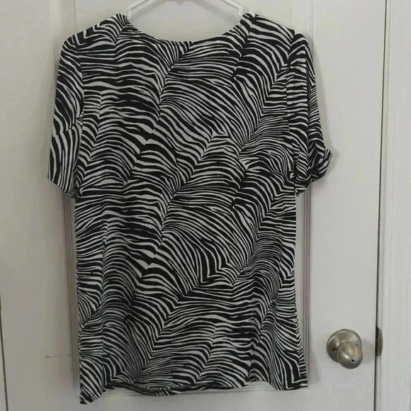 Ann Taylor women's zebra print blouse - Picture 4 of 8
